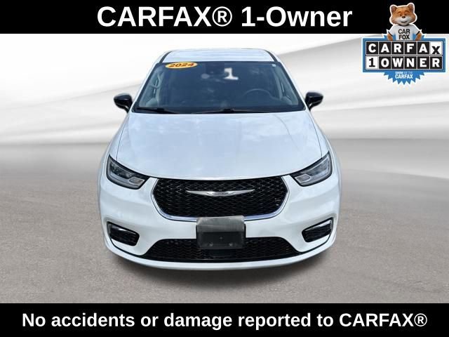 Used 2024 Chrysler Pacifica Touring-L image 10