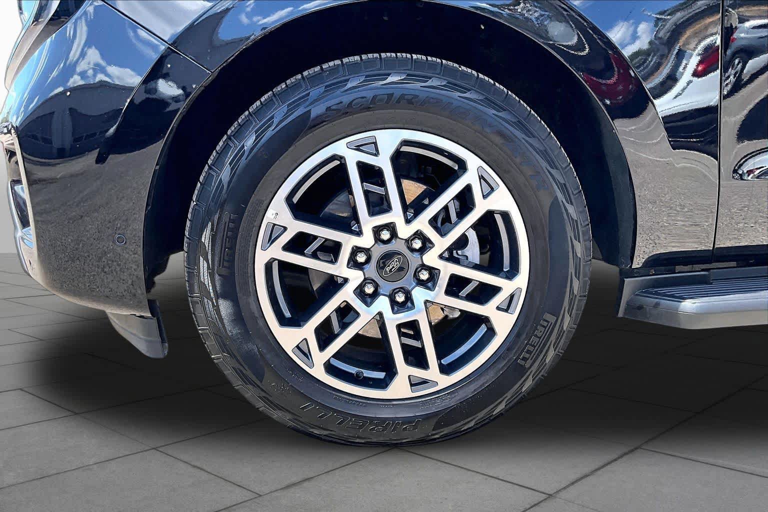 Certified 2025 Ford Expedition Active AWD/4WD image 11