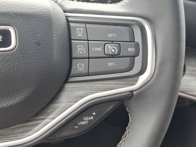 Used 2024 Jeep Wagoneer Series III AWD/4WD image 24