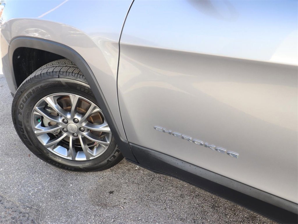 Used 2020 Jeep Cherokee Latitude Plus w/ Cold Weather Group image 9