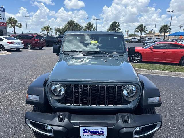 Used 2025 Jeep Gladiator Sport AWD/4WD image 6