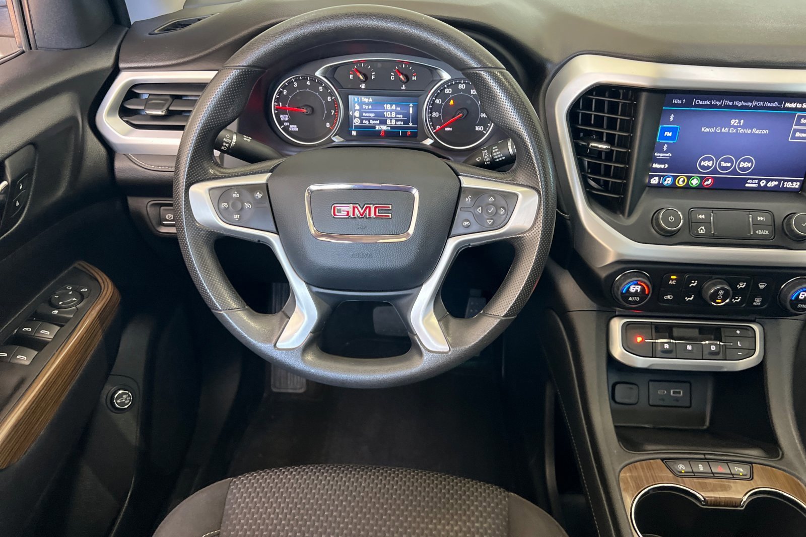 Used 2023 GMC Acadia SLE w/ Driver Convenience Package image 15