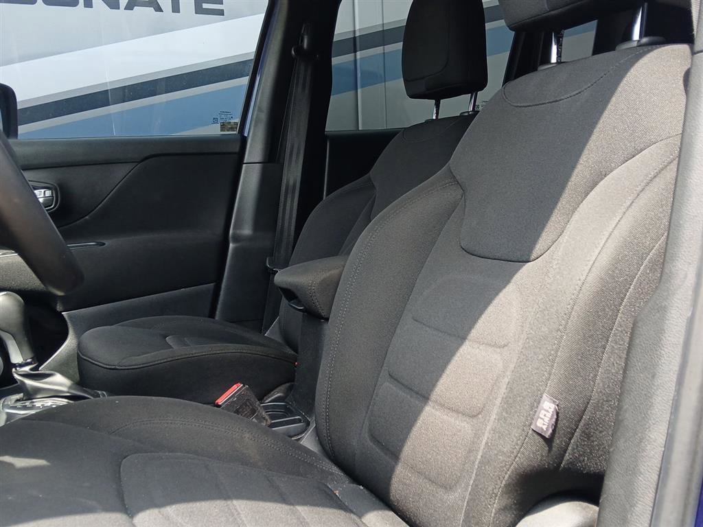 Used 2020 Jeep Renegade Latitude w/ Popular Equipment Group FWD image 38