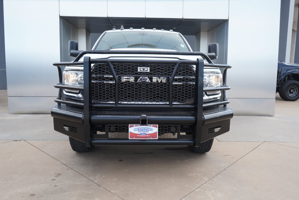 Used 2022 RAM 3500 Tradesman w/ Chrome Appearance Group AWD/4WD image 4