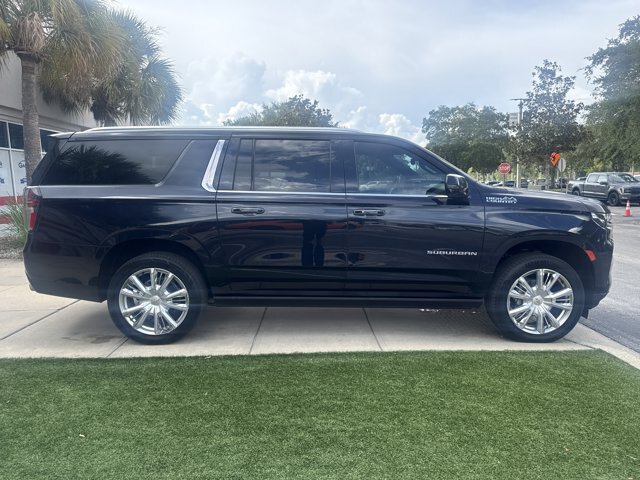 Used 2023 Chevrolet Suburban High Country w/ LPO, Illumination Package AWD/4WD image 4