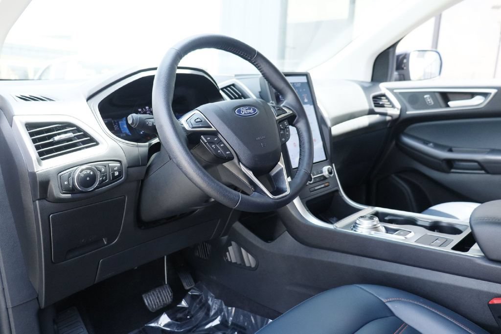 Certified 2023 Ford Edge SEL w/ Sport Appearance Package AWD/4WD image 3