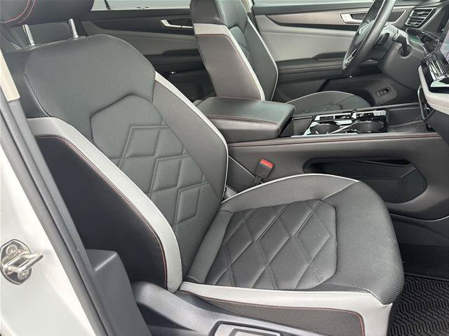 Used 2024 Volkswagen Atlas Peak Edition SE AWD/4WD image 17