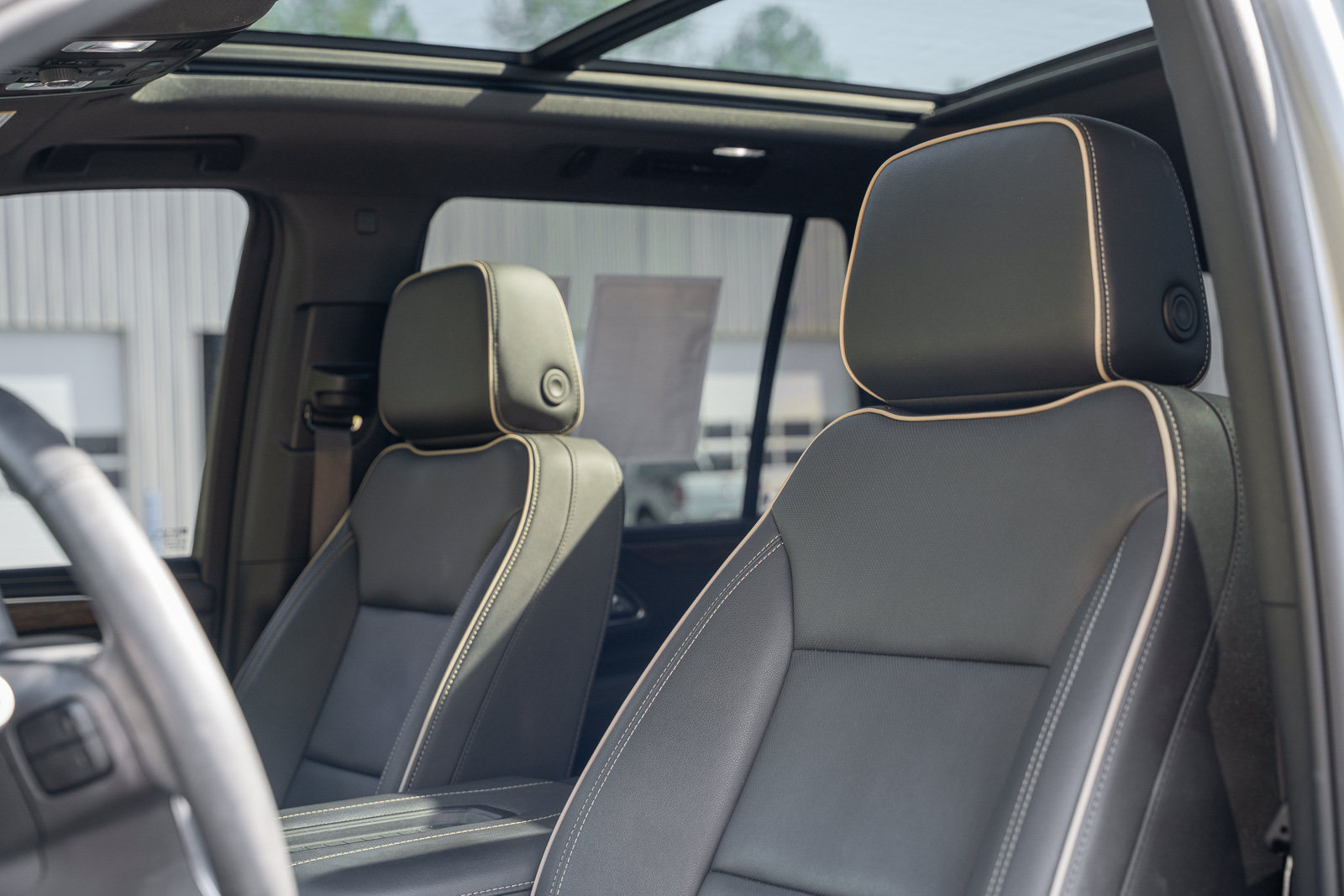 Used 2024 Chevrolet Tahoe Premier w/ Premium Package RWD image 35
