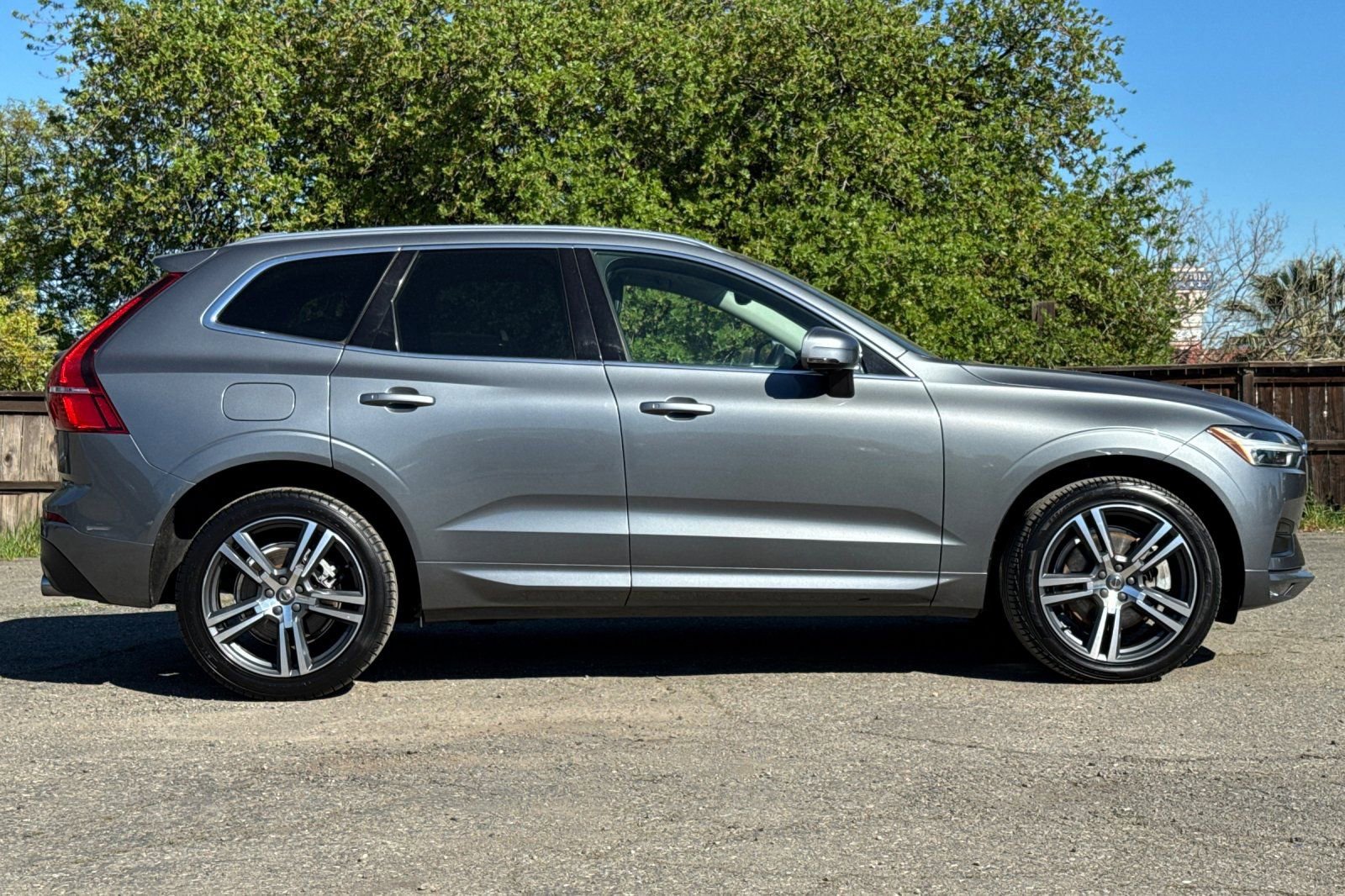 Used 2021 Volvo XC60 T6 Momentum image 6