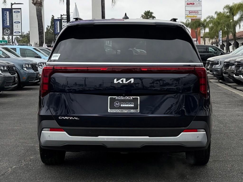 Used 2025 Kia Carnival EX FWD image 7