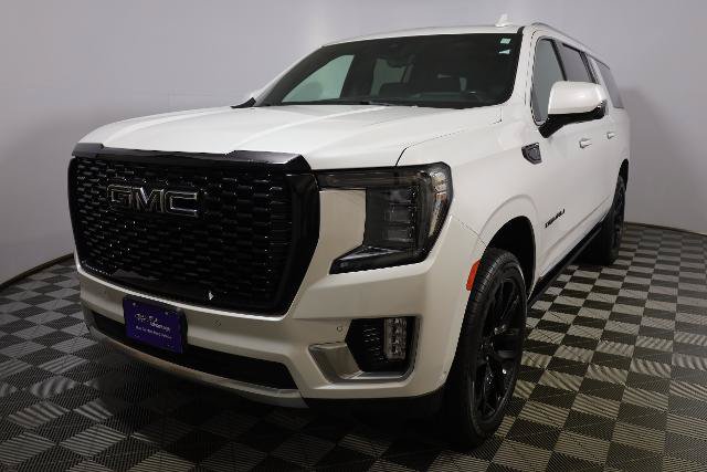 Used 2023 GMC Yukon XL Denali w/ Denali Reserve Package AWD/4WD image 3