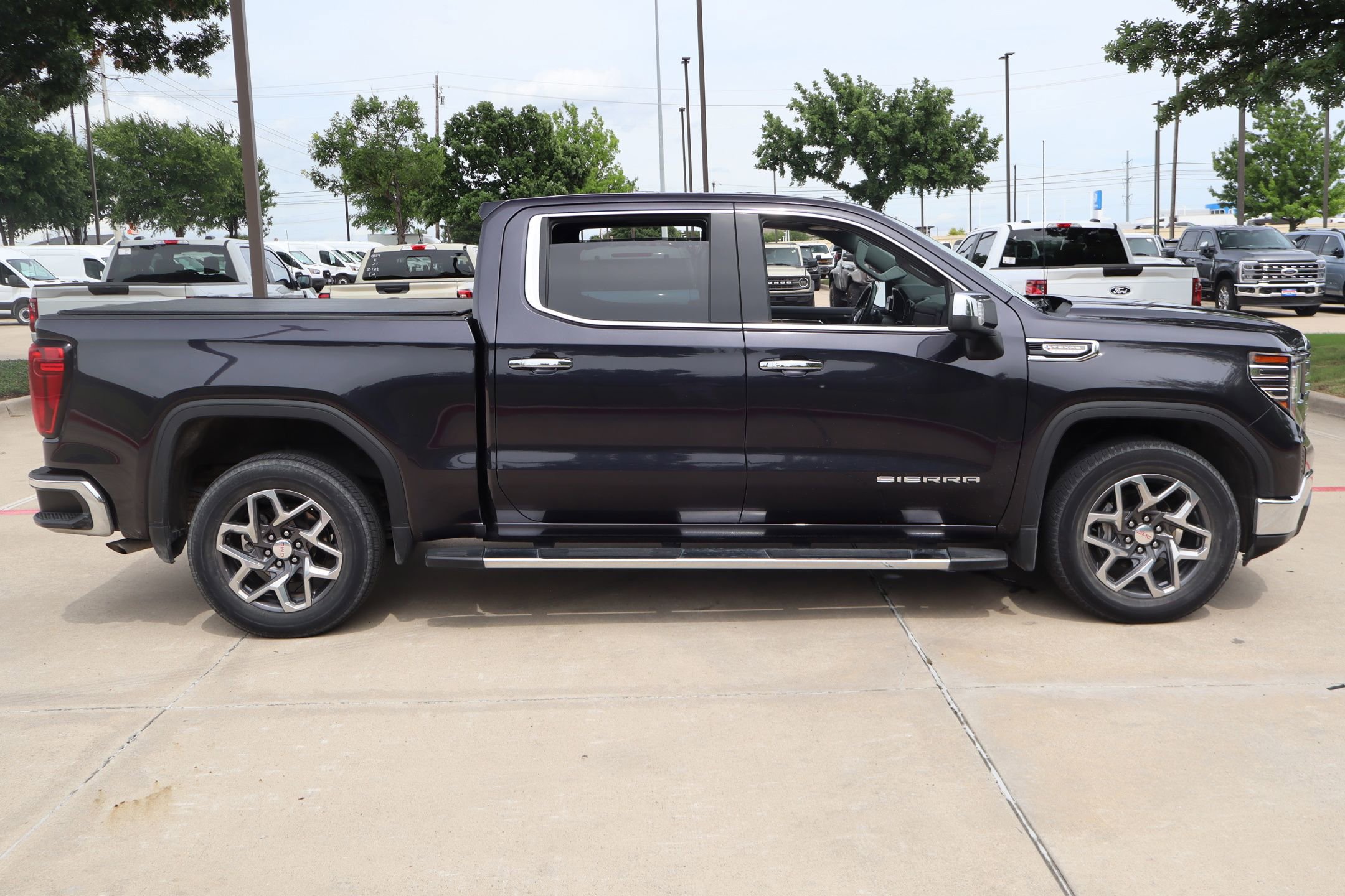 Used 2023 GMC Sierra 1500 SLT RWD image 2