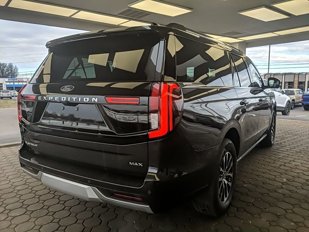 Certified 2025 Ford Expedition Max Platinum image 3