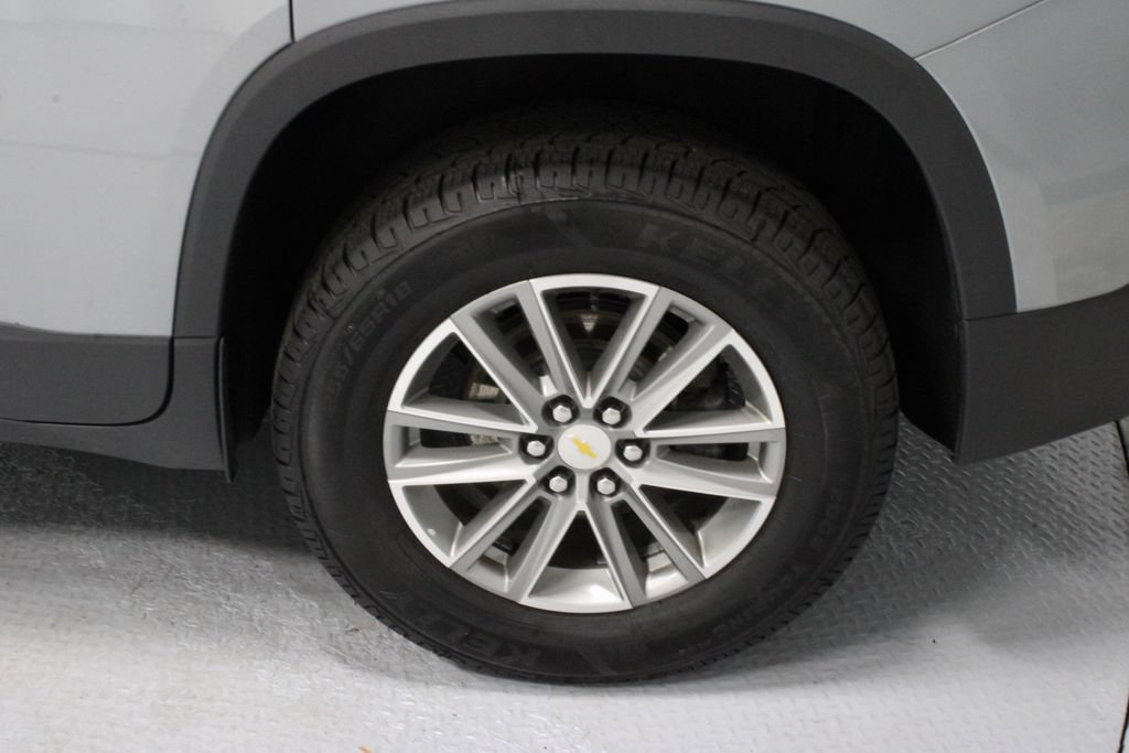 Used 2023 Chevrolet Traverse LT FWD image 20