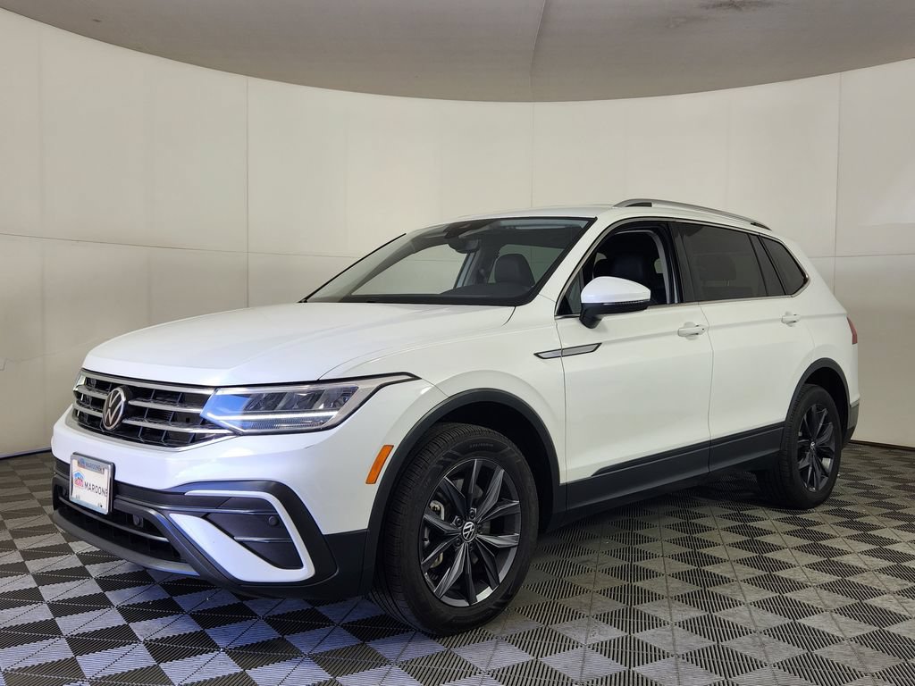 Used 2023 Volkswagen Tiguan SE FWD image 3