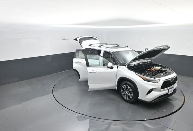 Used 2023 Toyota Highlander XLE AWD/4WD image 35