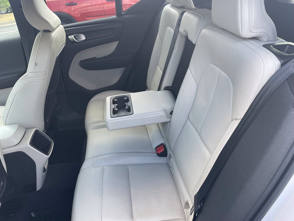 Used 2021 Volvo XC40 T4 Momentum FWD image 26