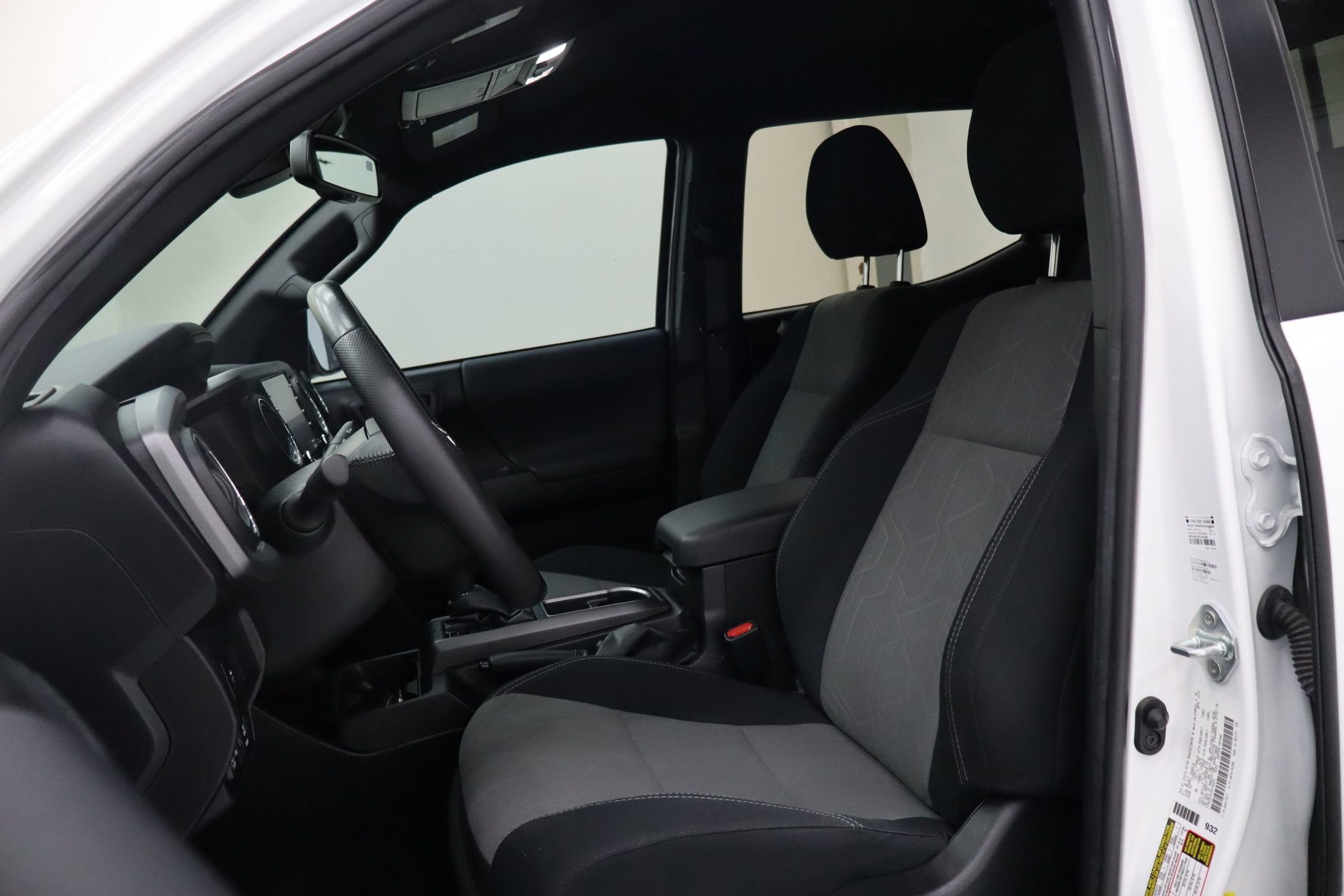 Used 2022 Toyota Tacoma TRD Sport w/ Technology Package image 19