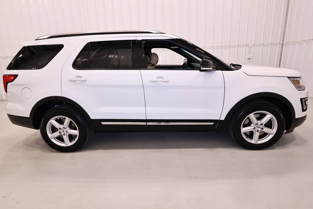 Certified 2017 Ford Explorer XLT w/ Equipment Group 202A AWD/4WD image 2