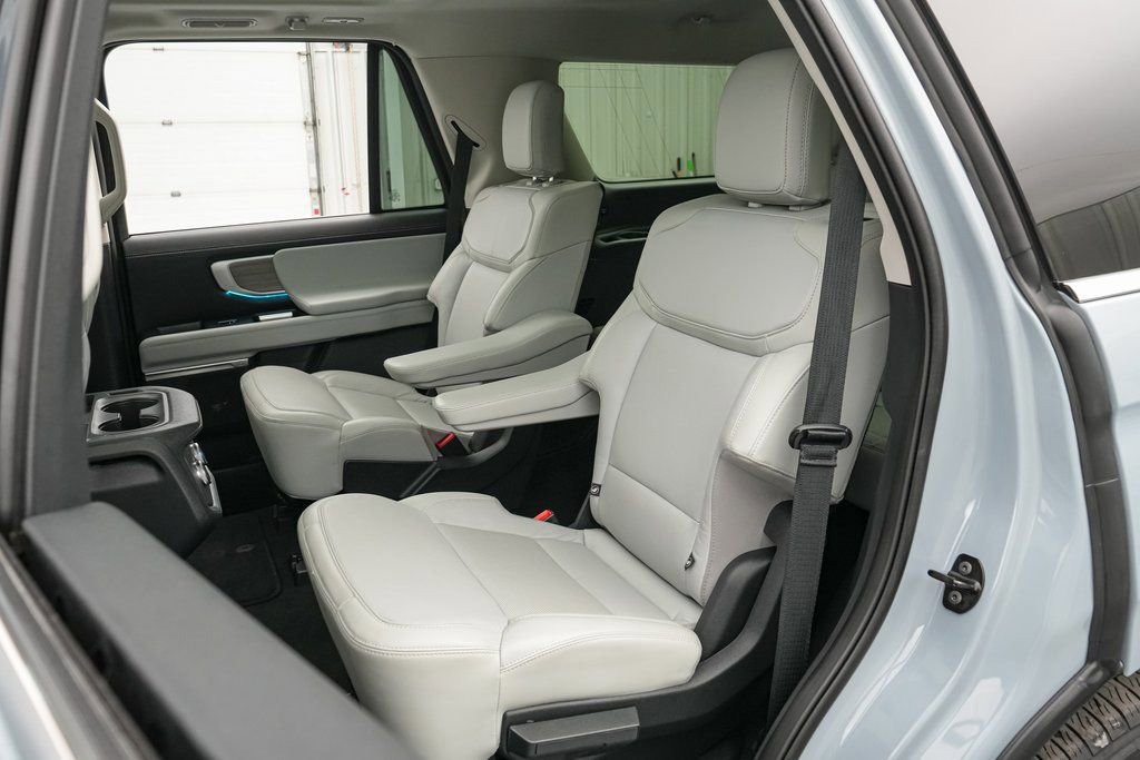 Certified 2025 Ford Expedition Platinum image 20