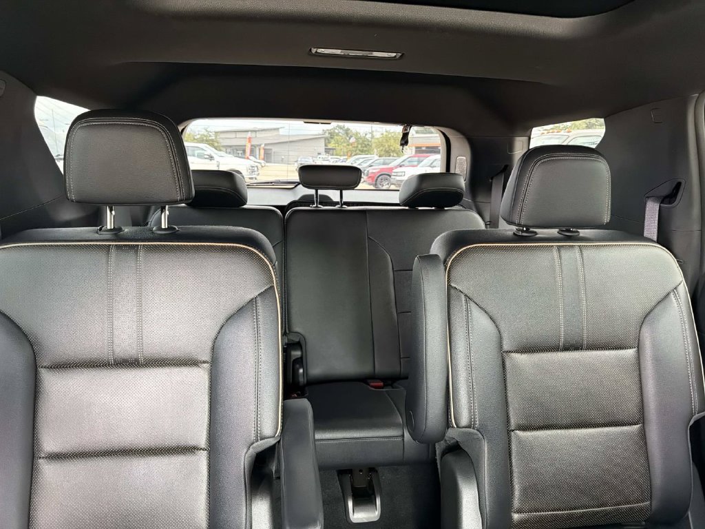 Used 2025 Chevrolet Traverse High Country w/ LPO, Floor Liner Package FWD image 13