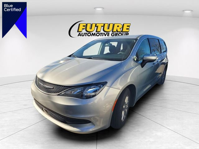 Used 2022 Chrysler Voyager LX image 1