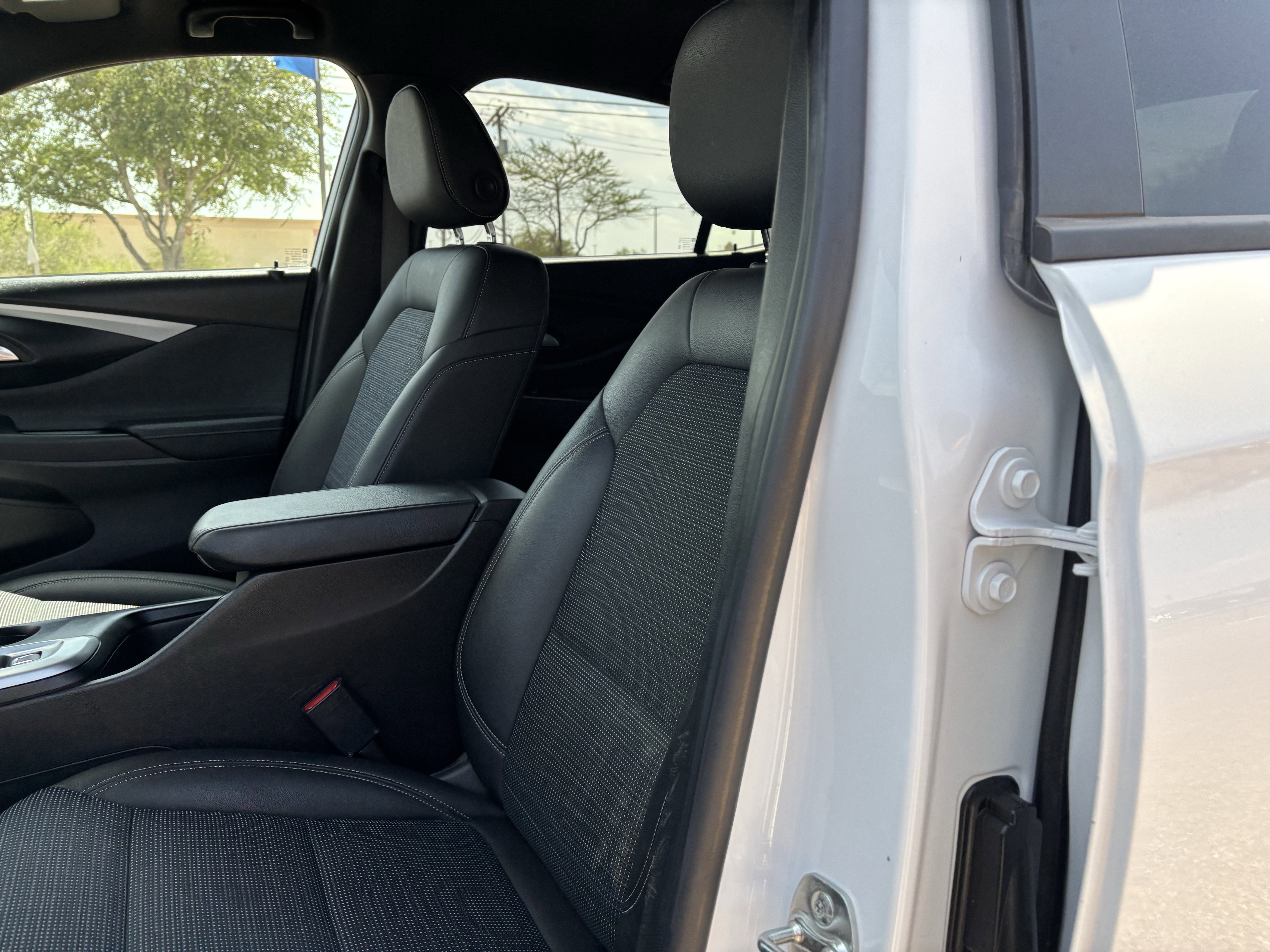 Used 2025 Buick Envista Preferred image 11