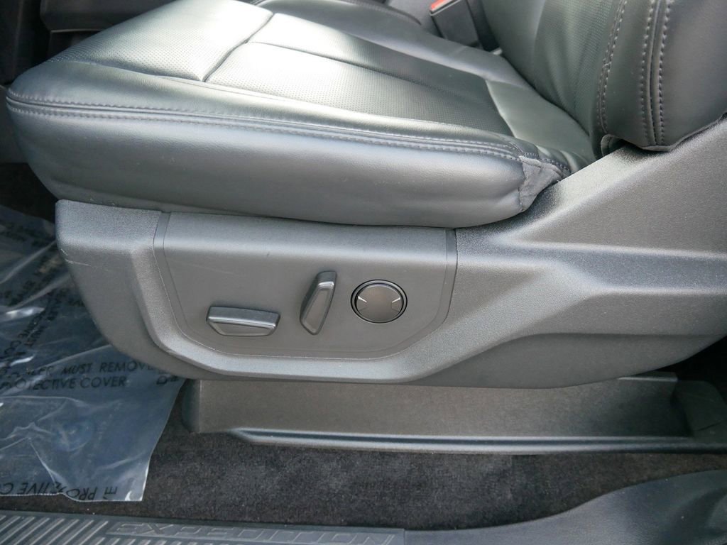Certified 2023 Ford Expedition Max XLT image 8