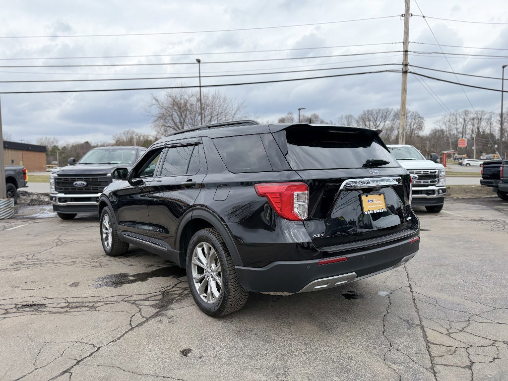 Certified 2022 Ford Explorer XLT w/ Equipment Group 202A image 3