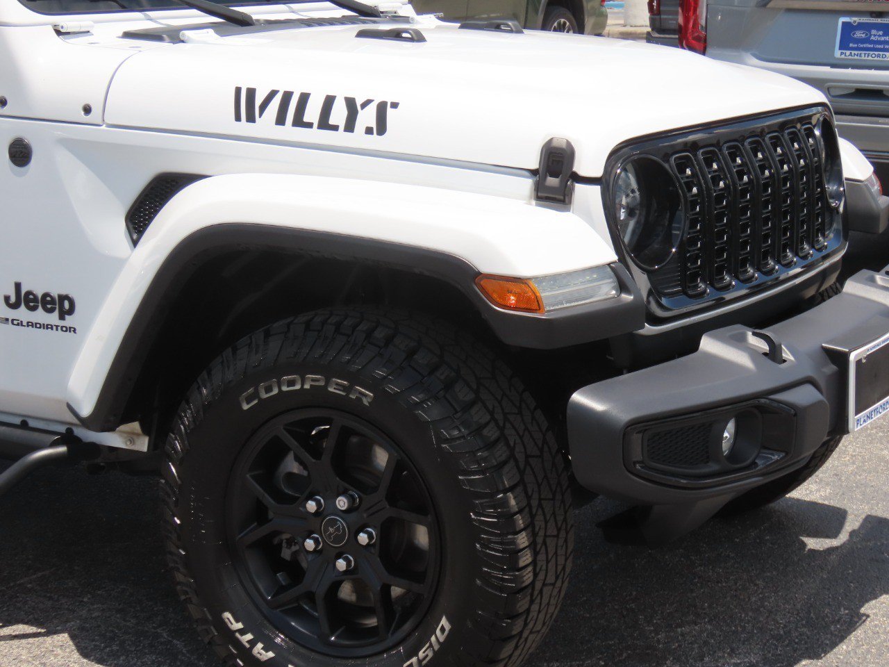 Used 2024 Jeep Gladiator Sport AWD/4WD image 6
