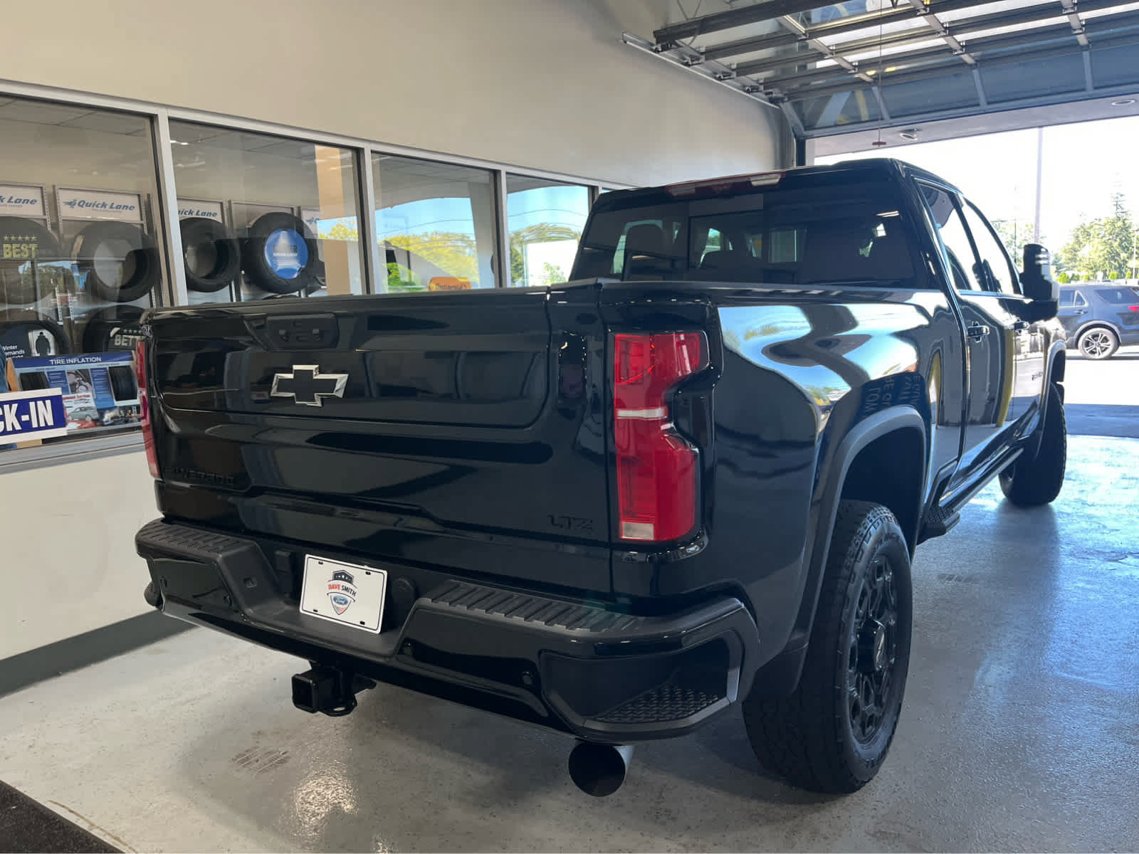 Used 2024 Chevrolet Silverado 2500 LTZ w/ LTZ Plus Package AWD/4WD image 8