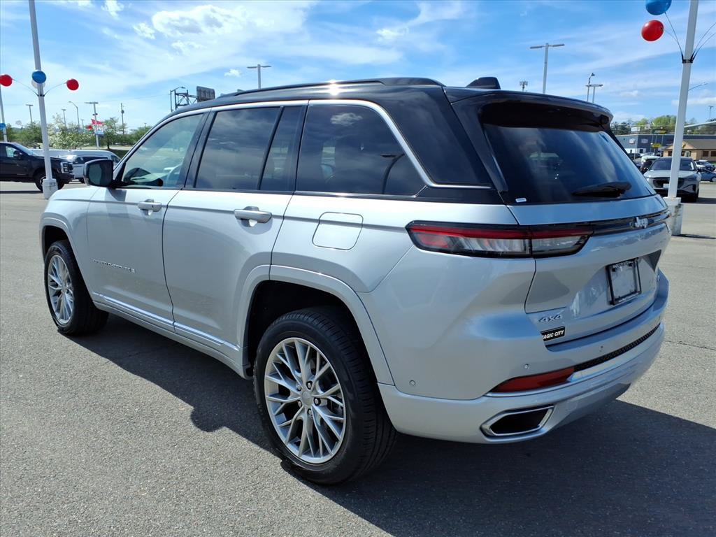 Used 2025 Jeep Grand Cherokee Summit AWD/4WD image 3