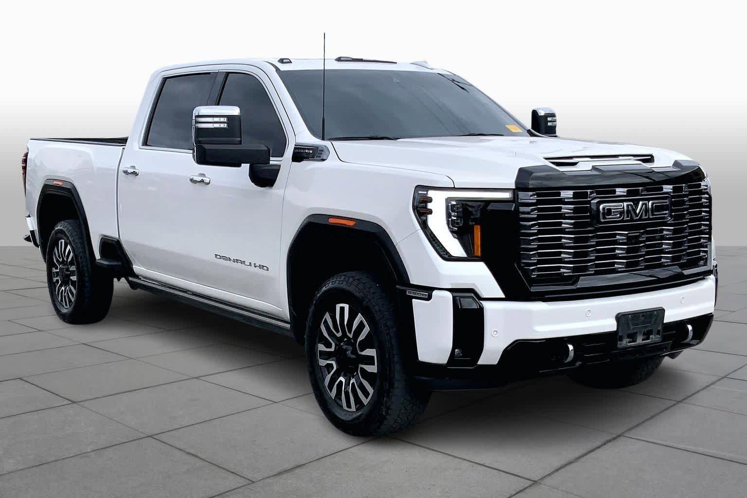 Used 2025 GMC Sierra 2500 Denali Ultimate AWD/4WD image 3