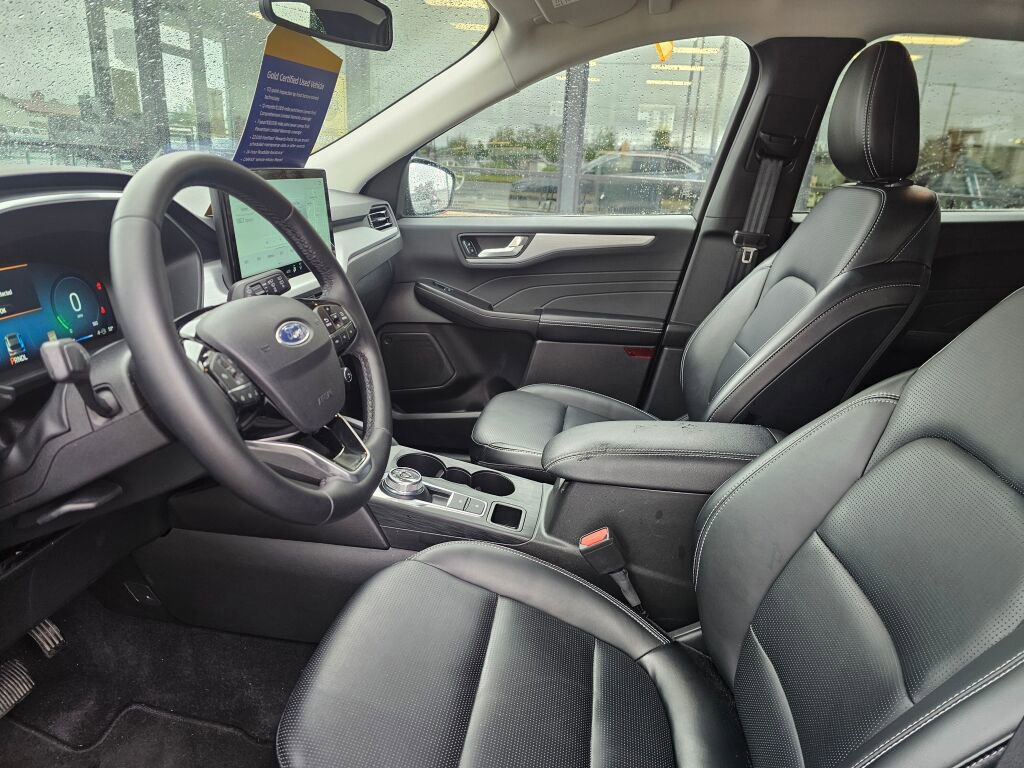Certified 2025 Ford Escape Platinum AWD/4WD image 17