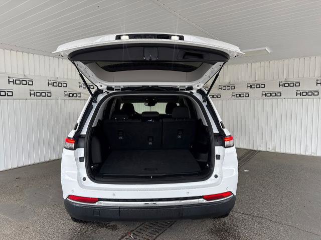 Used 2023 Jeep Grand Cherokee Laredo RWD image 29