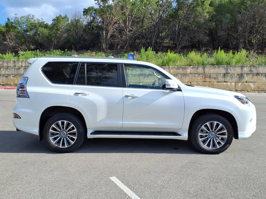 Used 2023 Lexus GX 460 Luxury w/ Accessory Package AWD/4WD image 2