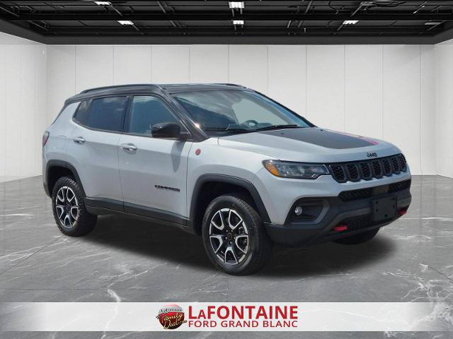 Used 2025 Jeep Compass Trailhawk AWD/4WD image 7