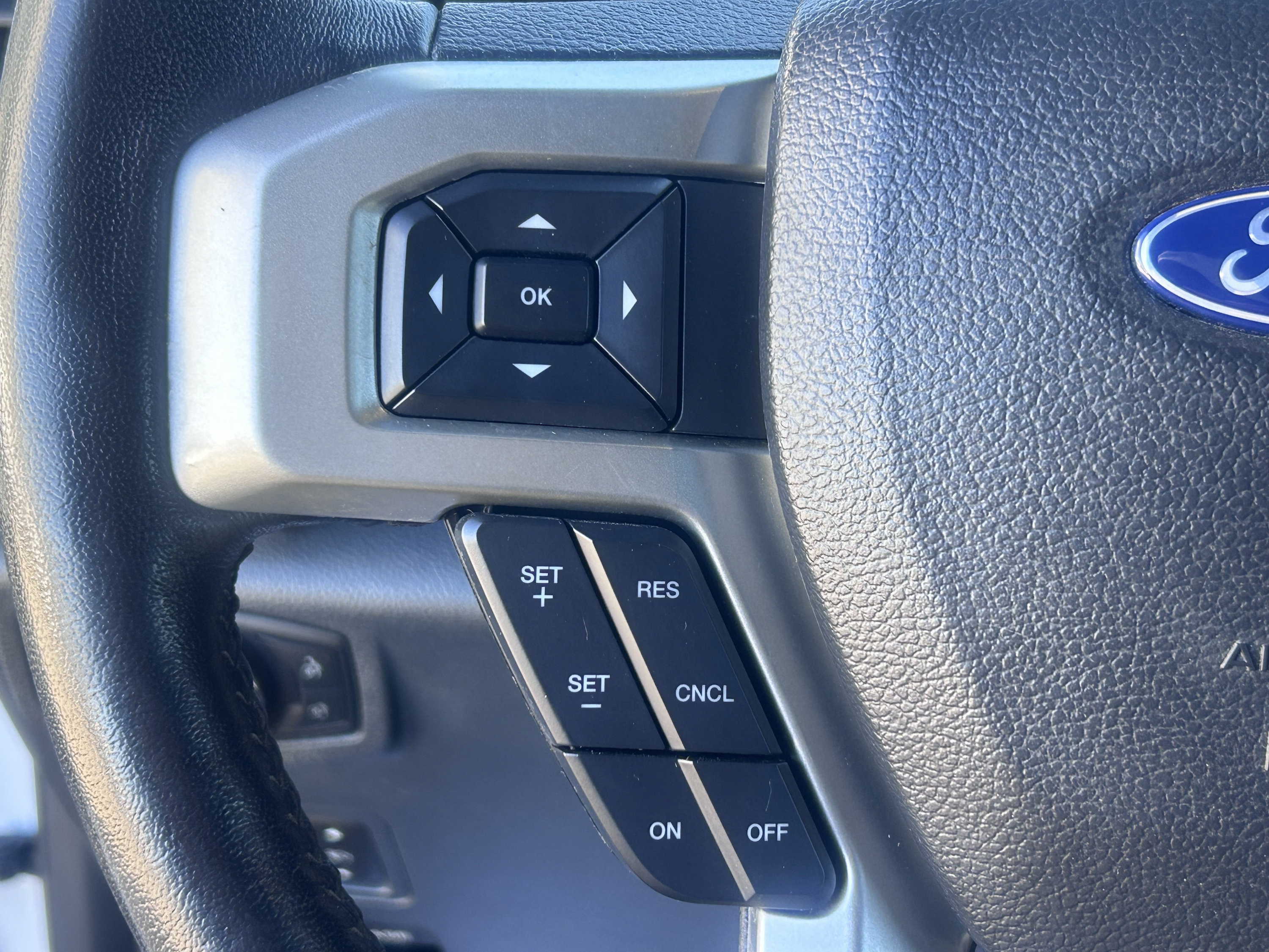 Certified 2022 Ford F250 Lariat w/ Tremor Off-Road Package AWD/4WD image 17