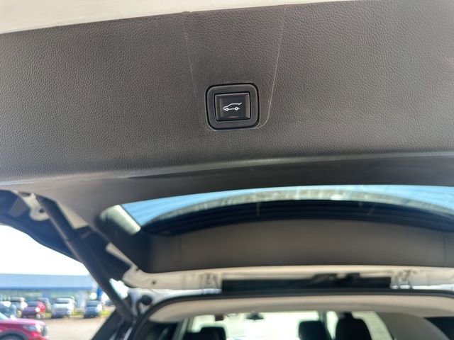 Used 2020 Chevrolet Traverse LT image 24