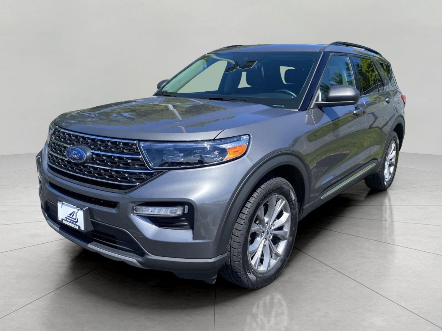 Certified 2023 Ford Explorer XLT w/ Equipment Group 202A AWD/4WD image 3