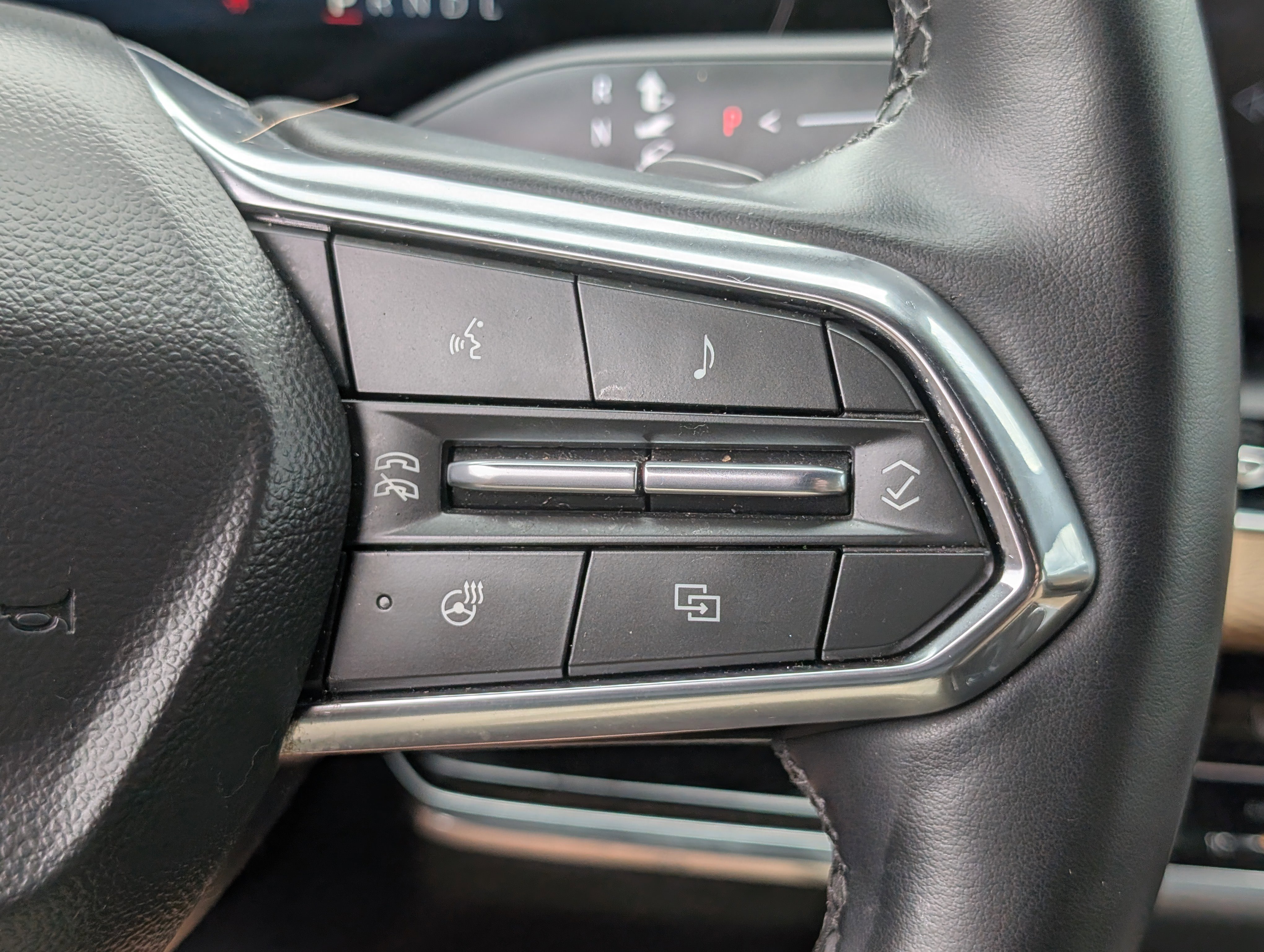 Used 2025 Chevrolet Equinox ACTIV w/ Safety and Technology Package AWD/4WD image 23