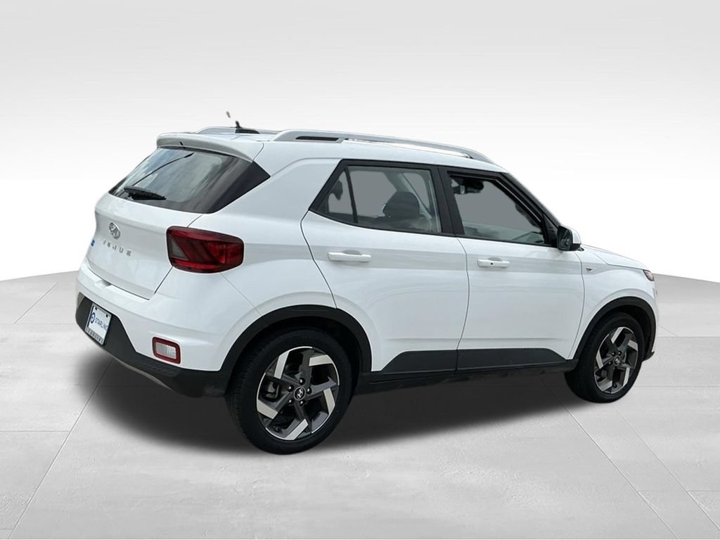 Used 2025 Hyundai Venue SEL FWD image 10