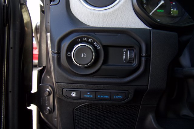 Used 2025 Jeep Wrangler Unlimited Sahara w/ Safety Group AWD/4WD image 17