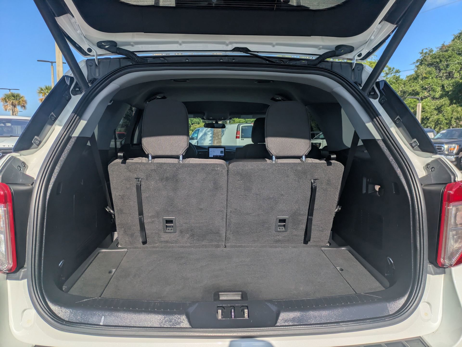 Certified 2023 Ford Explorer XLT AWD/4WD image 16