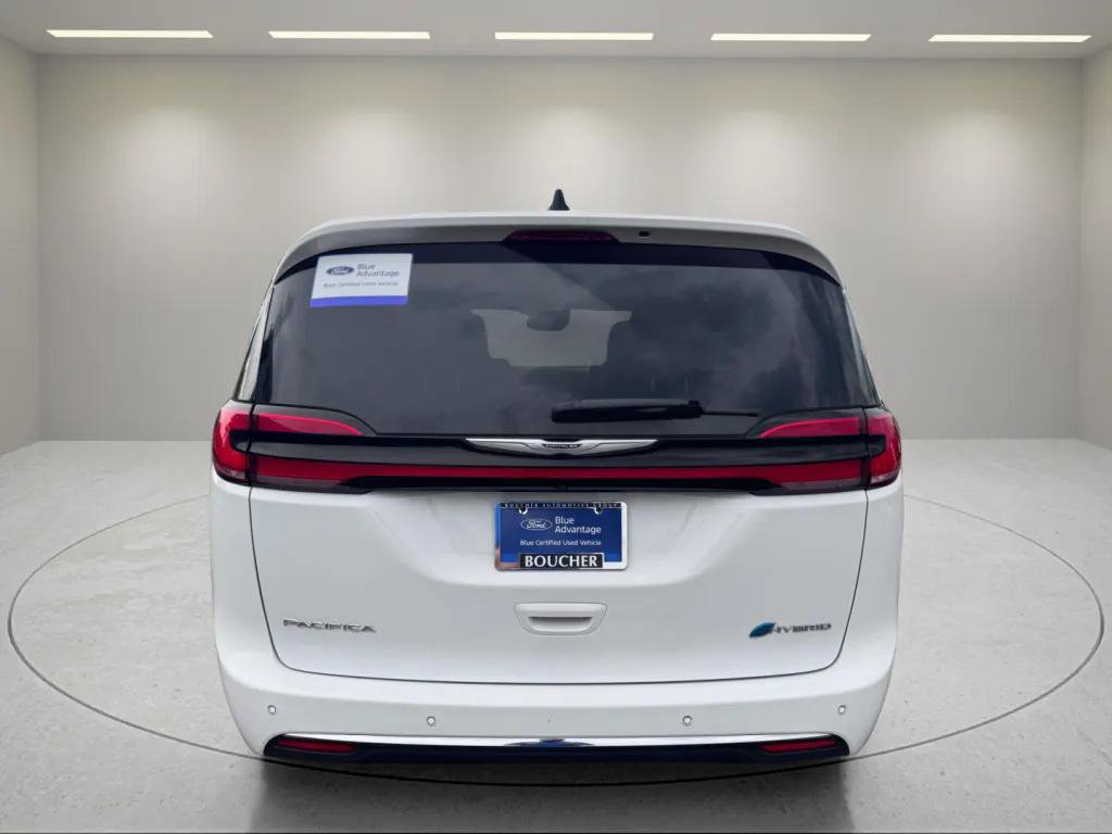 Used 2023 Chrysler Pacifica Touring-L FWD image 4