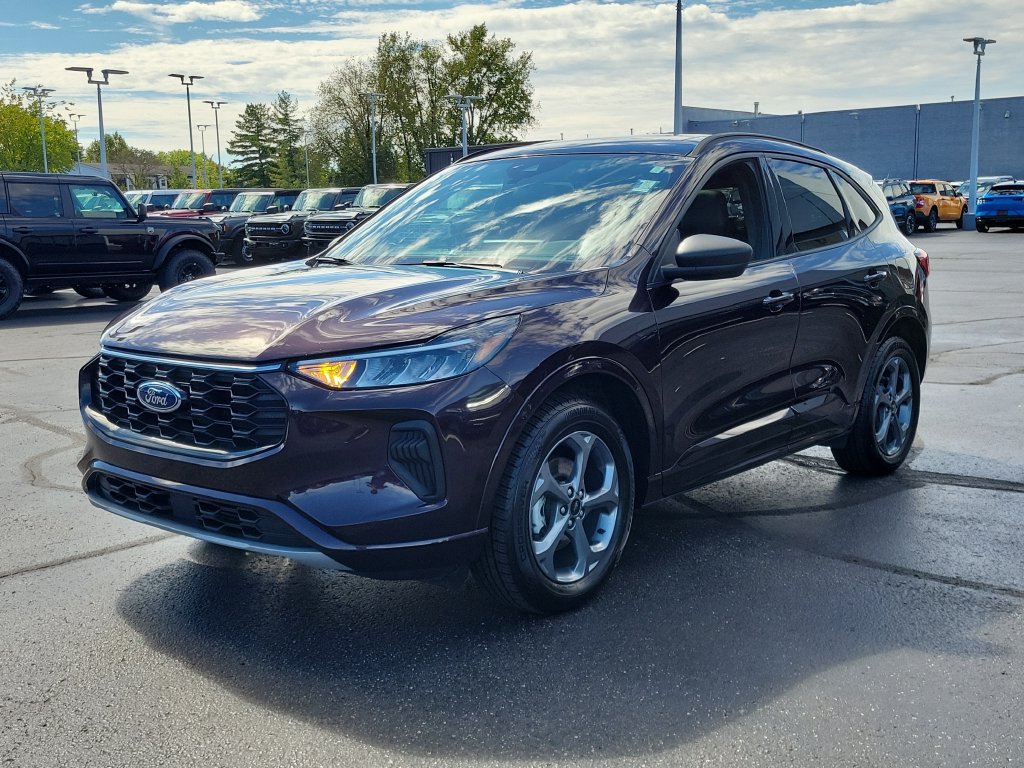 Certified 2023 Ford Escape ST-Line w/ Tech Pack #1 AWD/4WD image 8