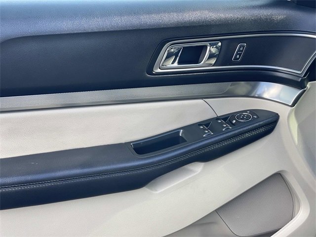 Certified 2018 Ford Explorer XLT w/ Equipment Group 202A image 19