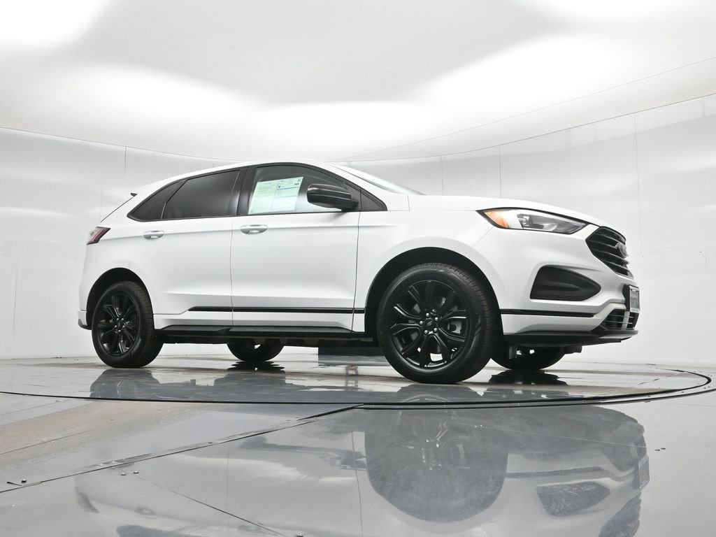 Certified 2023 Ford Edge SE w/ Black Appearance Package image 7