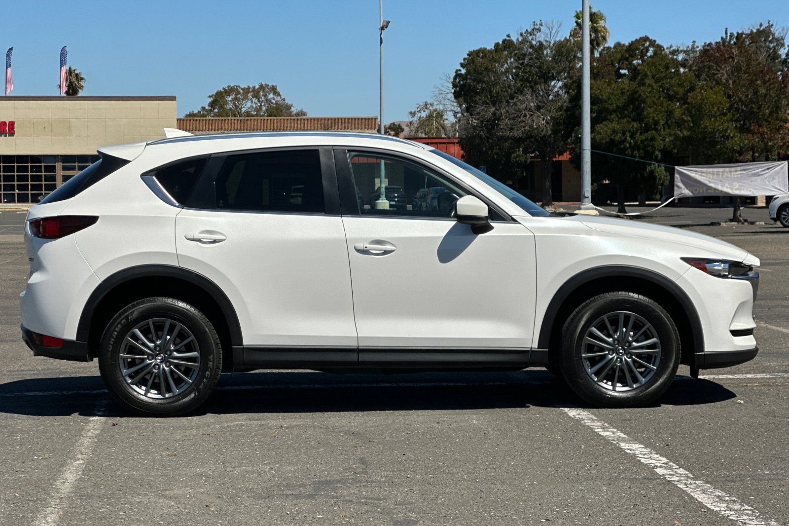 Used 2017 MAZDA CX-5 Touring w/ Preferred Equipment Package FWD image 2