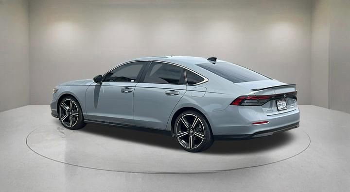 Used 2024 Honda Accord Sport image 4